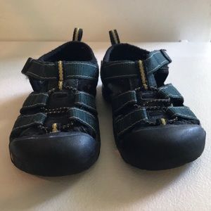 Keen toddler size 6 shoes